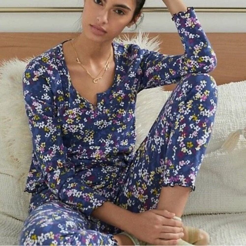 Anthropologie $68 t.la Blue Floral Split Neck Long Sleeve Top medium NEW